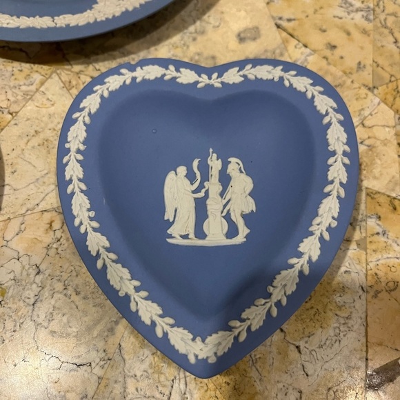 SET OF 3 Wedgwood Blue ceramic small plates - Picture 4 of 6